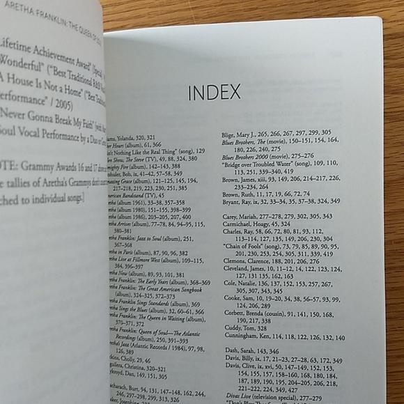 Aretha Franklin:Tribute Edition softcover Bio - Picture 15 of 16